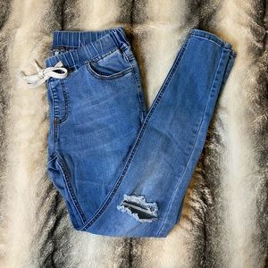 Jean with drawstrings! FashionNova